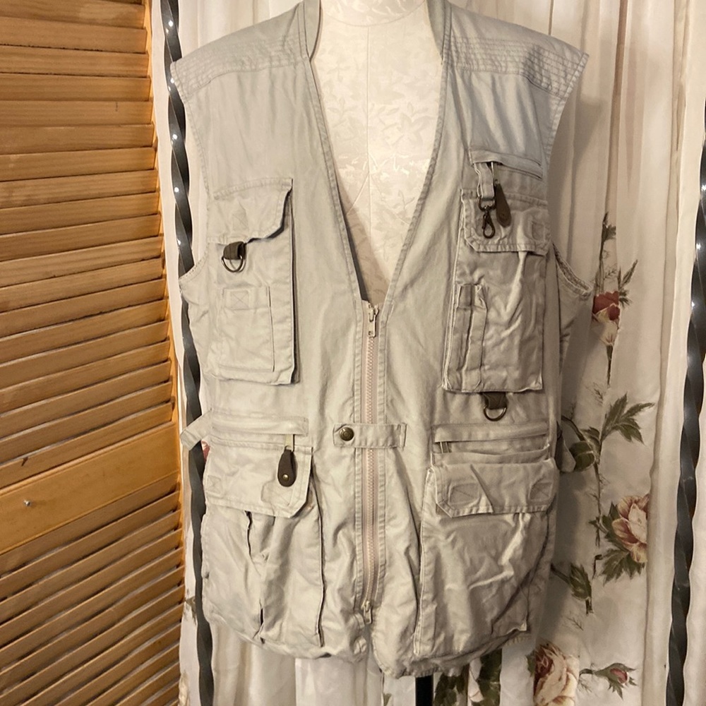 Eddie Bauer fishing vest. Size Large Tan